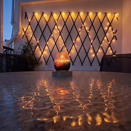 Tomis Sea View Apartment พีเรียส ภายนอก รูปภาพ